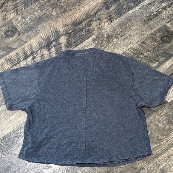 University of Michigan Navy Blue Graphic Cropped Tee by Pro Club. Large - Picture 3 of 4